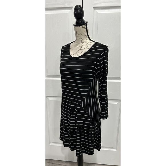 COMFY USA Black White Soft Stretch Striped Flattering Tunic Dress Size Small - Picture 3 of 6